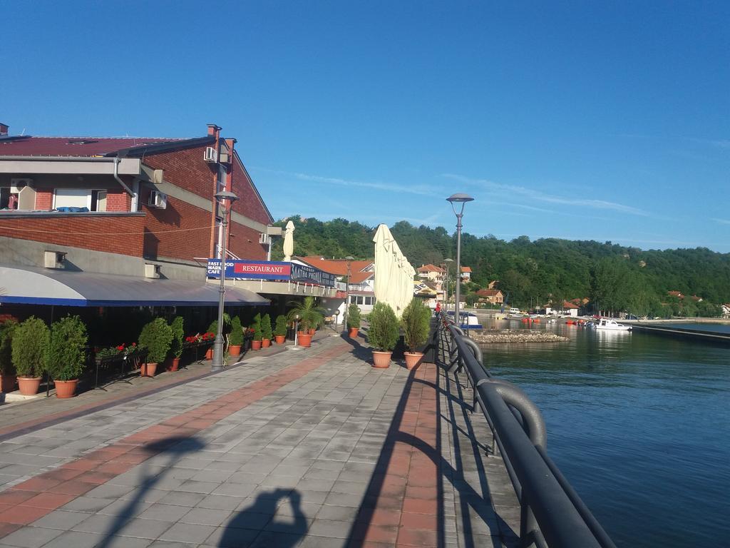 Appartamento Zlatna Ribica Golubac Esterno foto