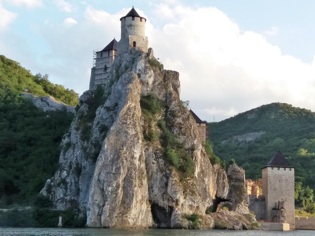 Appartamento Zlatna Ribica Golubac Esterno foto